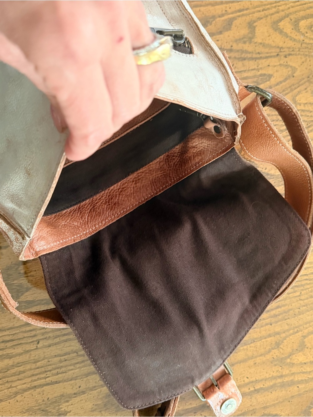 BED|STU Venice Beach Crossbody Bag | Nectar Lux Tan Rustic Leather - Picture 6 of 13